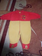 Ciepły, polarkowy pajacyk z Puchatkiem w żywych kolorach, motherecare