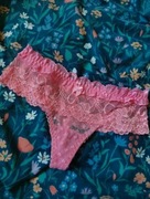 Różowe koronkowe stringi