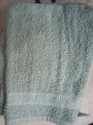 Komplet 2 rękawic kąpielowychw kolorze oliwkowym.