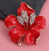 Broszka kwiat z cyrkoniami vintage