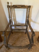 Zabytkowy fotel do renowacji