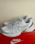 Buty/Sneakersy Nike V2K Run FD0736-006