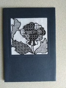 Kartka z życzeniami, ozdobiona haftem.