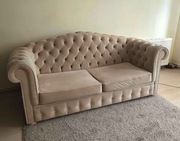 Ekskluzywna sofa z funkcją spania, zdobiona kryształkami Swarovskiego