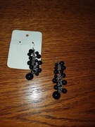 Biżuteria. Kolczyki  czarne kulki na łańcuszku .