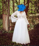 Suknia ślubna, poszerzany rękaw, koronka 