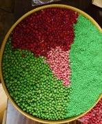 Kolorowa Ciecierzyca – Sensoryczna Baza do Zabaw Montessori (100g)