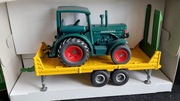 Siku 3464 Ciągnik Traktor Hanomag na przyczepie lawecie 1:32