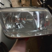 Prawa lampa przód  Hella VW Bora 