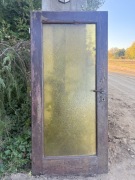 Drewniane drzwi z szybą