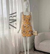 Zara Trafaluc słoneczna sukienka w stokrotki z rozcięciem