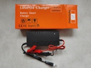 VARICORE - Inteligentna ładowarka do akumulatorów LiFePo4 14.6V 10A