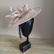 Nowy fascynator angielski w kolorze różu pudrowego 