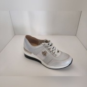 SNEAKERSY WIOSNA 2020! Srebrne adidasy z muchą :)