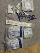 Zestaw worków na mocz wraz z akcesoriami