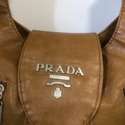 Torebka Prada, nie oryginał.