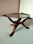 Podstawka dekoracyjna o wysokości około 19 cm i średnicy około 32 cm