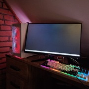 Sprzedam wydajny zestaw komputerowy, idealny do gier i codziennej pracy