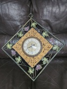 Zegar ścienny dekoracyjny - metal + wiklina - winogrona - styl rustykalny 