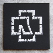 Rammstein Logo ręcznie grawerowane na blasze Staloryt 