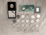 26 sztuk srebrnych monet.