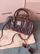 Stylowa torebka w czekoladowo-wiśniowym kolorze 