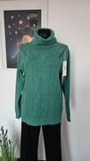 Śliczny zielony sweter z delikatnym wzorem i luźnym golfem rozmiar M