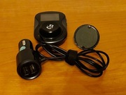 Transmiter FM do auta – zestaw z ładowarką USB, sprawny, kompletny