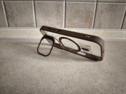 Etui iPhone 16 Pro brązowe + zestaw chusteczek czyszczących