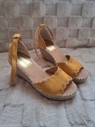 Nowe jezzi sandały na koturnie 36 musztardowe 