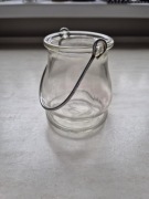 Szklany lampion, świecznik, latarnia z metalową rączką wys. 10cm 