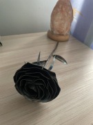 Wieczna róża wykonana z metalu 