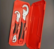 Uniwersalne klucze zaciskowe 