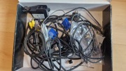 Zestaw kabli i akcesoriów komputerowych / AV – VGA, USB, RCA, DVI, zasilacz