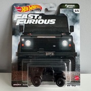 Hot Wheels Premium 1:64 LAND ROVER DEFENDER 90