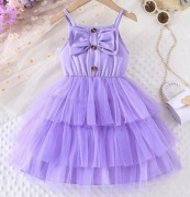 Piękna fioletowa sukienka idealna na letnie okazję 