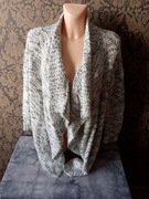 szary gruby sweter kardigan