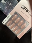 Sztuczne paznokcie tipsy