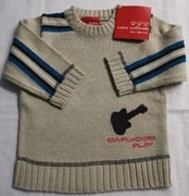 Nowy sweter dla chłopca. 