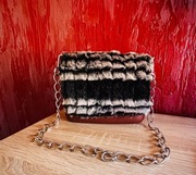 O bag futrzana torebka na łańcuszku 