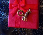 Efektowny charms lampart próby 925