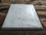 Antyczny Biały Marmur – Kawałek Starego Luksusu prosto do Twojej piwnicy! 