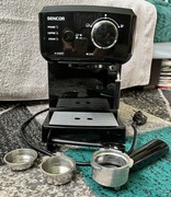 OUTLET OUTLET Kolbowy ekspres ciśnieniowy Sencor SES 1710BK DOBRY STAN