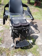 wózek inwalidzki z funkcją pionizacji i leżenia