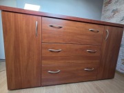 Komoda - szuflady, pólki, kolor orzech, pełna płyta - nie Ikea