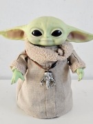 Star Wars Gwiezdne Wojny GWD87 Baby Yoda interaktywny czytaj opis