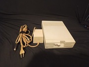 Stacja dysków Commodore 1541-ll z zasilaczem. 