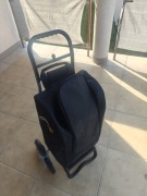 Wózek na zakupy towar trójkołowy na schody