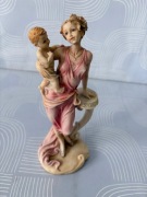 Figurka vintage dama z dzieckiem Queen Isabel 