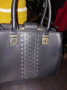 Czarna klasyczna torebka BESSIE. Nowa bez metki.